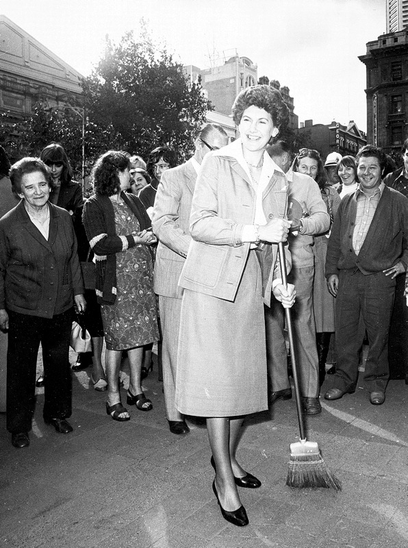 Tamie Fraser launches ‘Keep Australia Beautiful’ week in Melbourne, 27 April 1977.