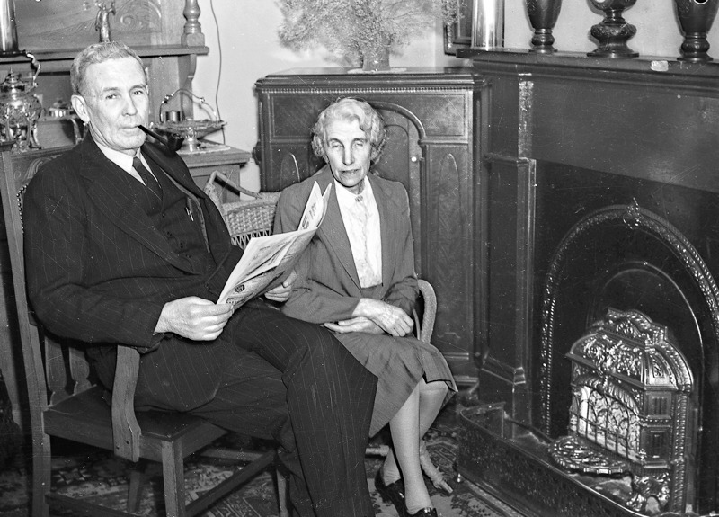 Ben and Elizabeth Chifley sitting in their Bathurst Home.